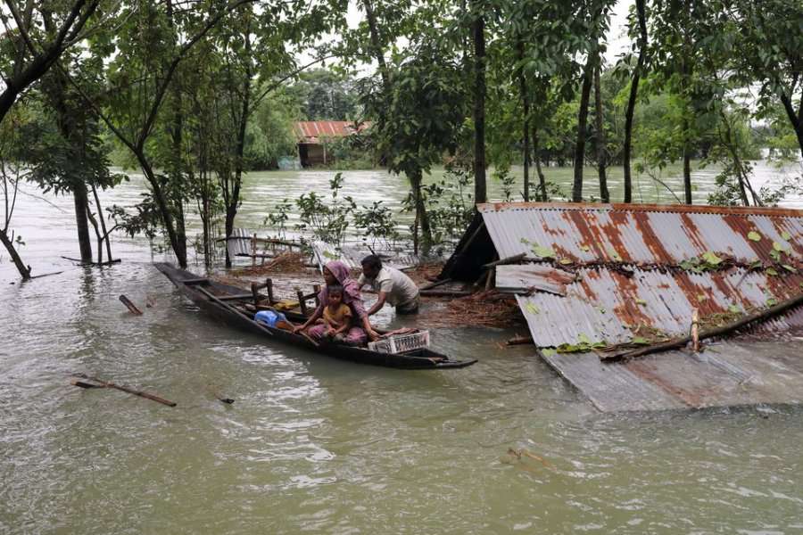 mbi-59-te-vdekur-dhe-miliona-te-bllokuar-nga-permbytjet-ne-indi-dhe-bangladesh