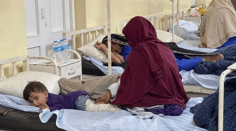 termeti-ne-afganistan:-spitalet-nuk-perballojne-dot-ndihmen-ndaj-te-mbijetuarve