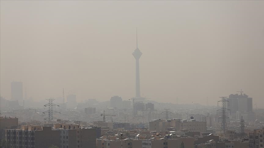 iran,-mbyllen-disa-shkolla-dhe-institucione-qeveritare-per-shkak-te-ndotjes-se-ajrit