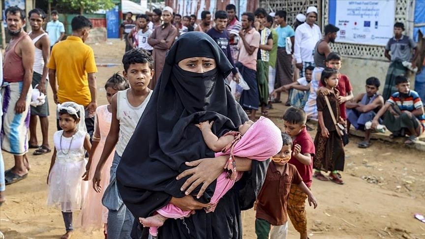 grate-dhe-femijet-muslimane-arakanas-luftojne-per-te-mbijetuar-ne-kampet-e-refugjateve