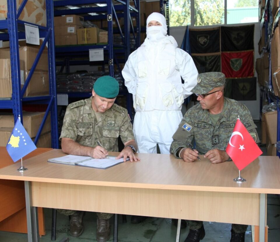 turqia-i-dhuron-nje-kontingjent-te-uniformes-ushtarake-fsk-se