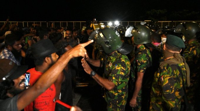 forcat-e-sigurise-ne-shri-lanke-shkaterrojne-kampin-e-protestuesve-–-video