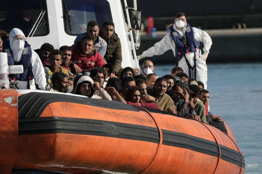 rreth-1200-emigrante-zbarkuan-ne-itali-brenda-nje-dite