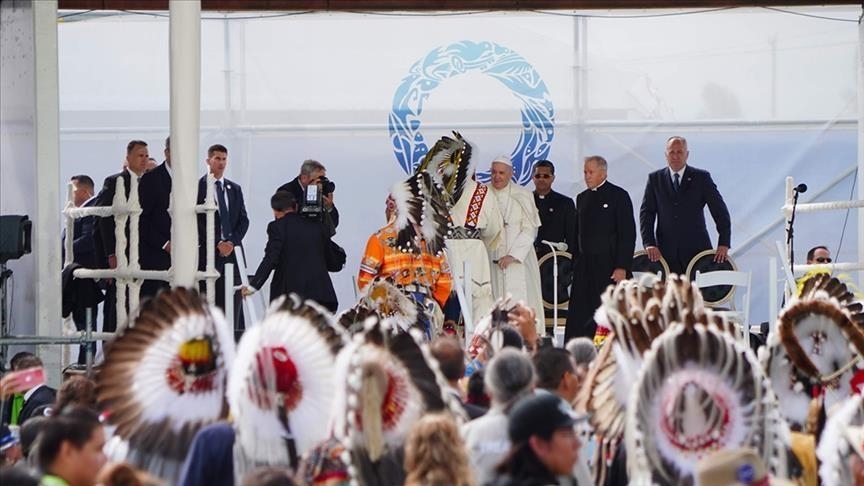 papa-francesku:-trajtimi-ndaj-popujve-indigjene-ne-kanada-ishte-gjenocid