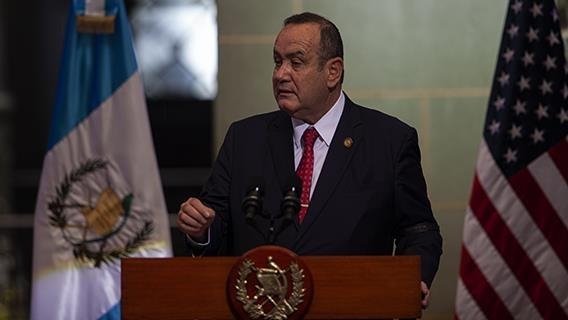 presidenti-i-guatemales-i-shpeton-atentatit