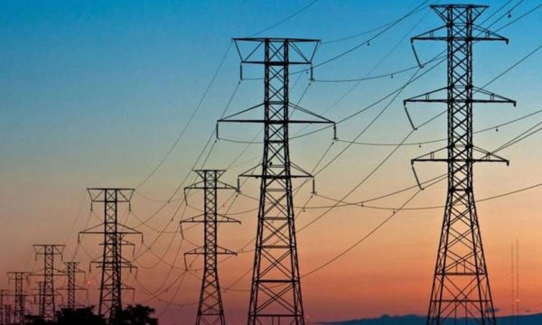 ministria-njofton-se-eshte-kthyer-furnizimi-i-rregullt-me-energji-elektrike