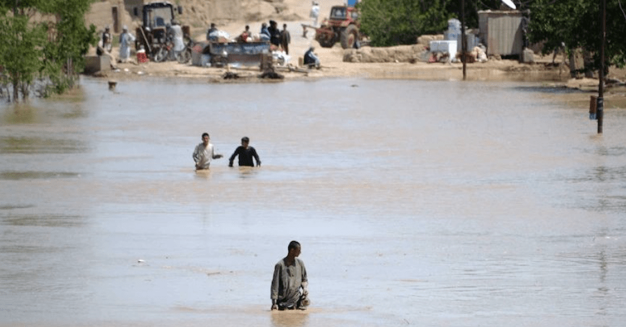 permbytjet-e-shkaktuara-nga-shirat-e-dendura-vrasin-dhjetera-njerez-ne-afganistan
