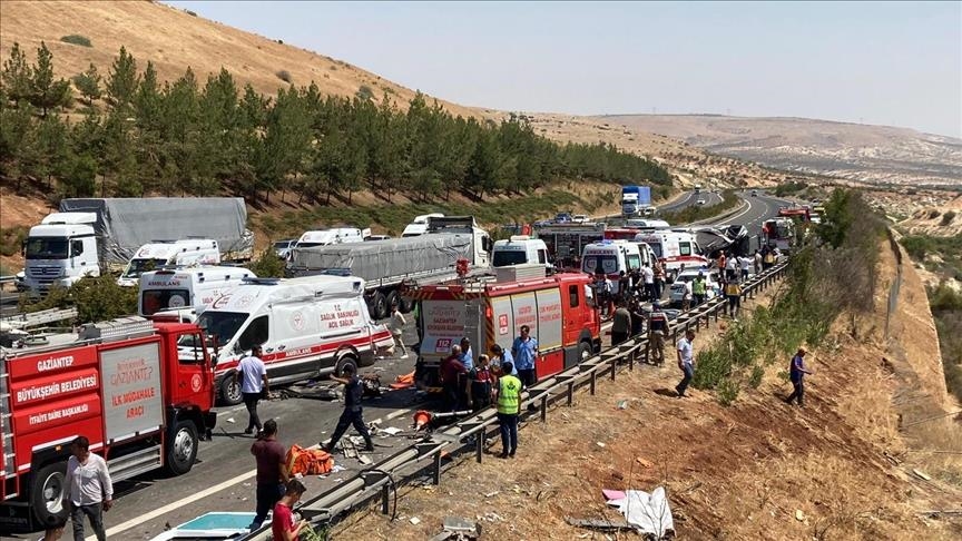 aksident-rrugor-fatal-ne-juglindje-te-turqise,-16-te-vdekur-dhe-21-te-lenduar