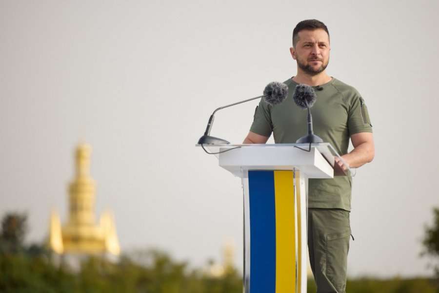 zelensky:-flamuri-i-ukraines-do-te-valevitet-serish-ne-te-gjitha-pjeset-e-okupuara