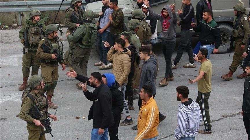 ushtaret-izraelite-dhunojne-dy-palestineze-te-arrestuar