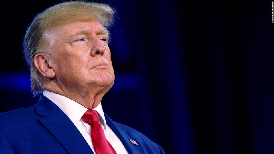 ‘trump-fshehu-dokumente’,-agjentet-u-ndaluan-te-kontrollonin-nje-magazine
