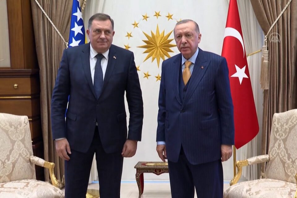 dodik:-erdogan-erdhi-ne-bosnje-e-hercegovine-me-nje-pakete-ndihmash-pa-kushte-politike