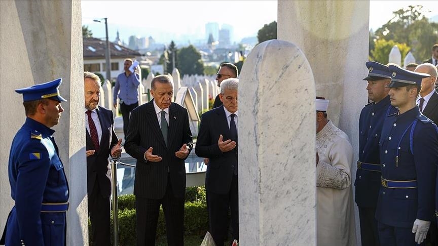 sarajeve,-presidenti-erdogan-viziton-varrezat-e-deshmoreve