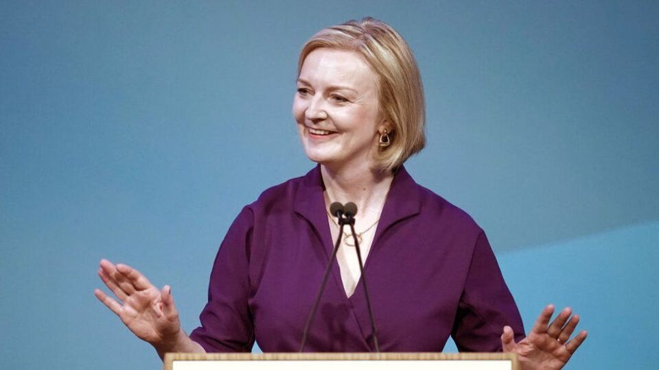 liz-truss-gati-me-planin-antikrize,-100-mld-per-te-frenuar-faturat-e-renda-energjitike