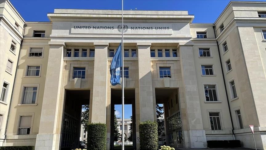 flamujt-e-okb-se,-be-se-dhe-nato-s-ulen-ne-gjysmeshtize-per-mbretereshen-elizabeth-ii-–-video