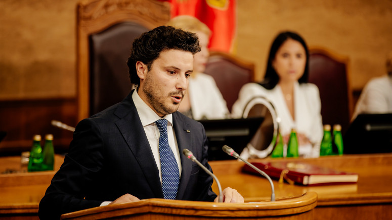“dritani-e-liroi-karrigen”,-ura-e-abazoviqit-nuk-synon-postin-e-kryeministrit
