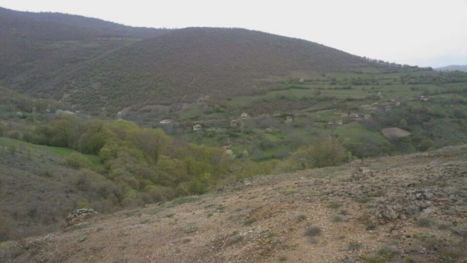 skandal:-varrezat-myslimane-te-fshatit-orkoc-te-likoves-i-merr-ne-pronesi-kisha-ortodokse-maqedonase