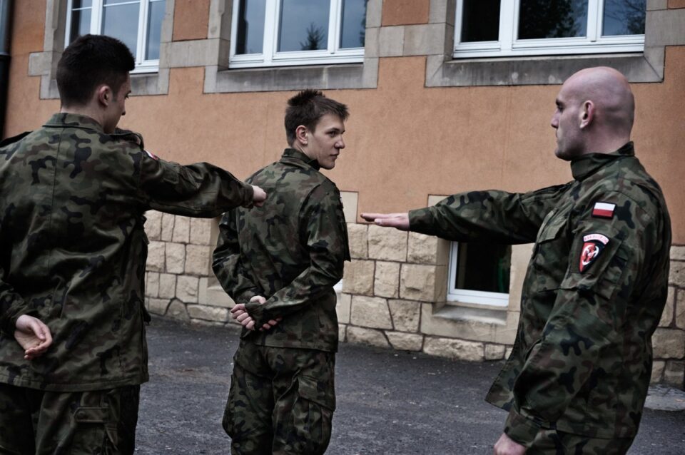 polonia-ofron-trajnime-ushtarake-baze-per-te-gjithe-qytetaret