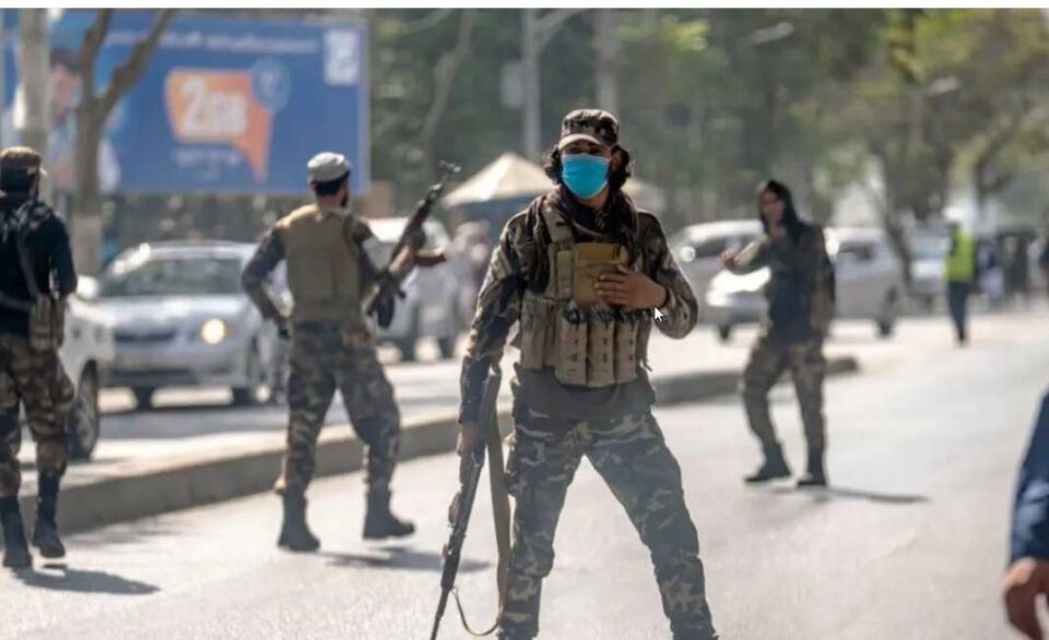 19-te-vdekur-nga-sulmi-kamikaz-ne-kabul-–-video