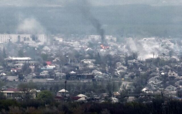 ukraine,-afro-5-mije-ushtare-ruse-mbeten-te-rrethuar-ne-qytetin-lyman-–-video