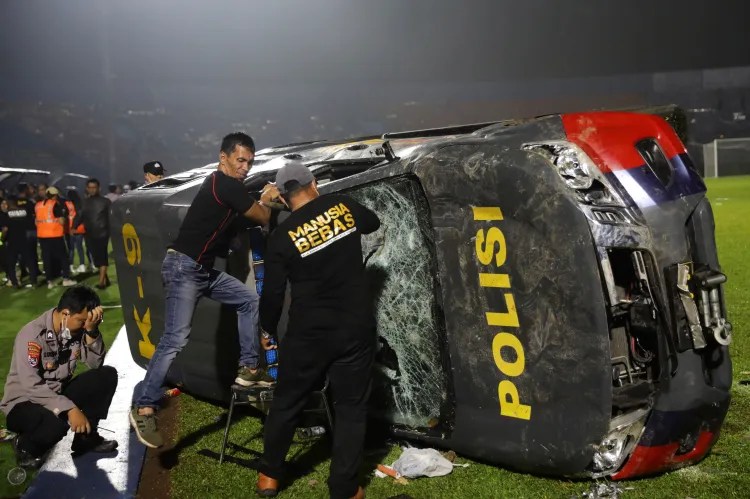 trazira-ne-ndeshje-futbolli-ne-indonezi,-129-te-vdekur