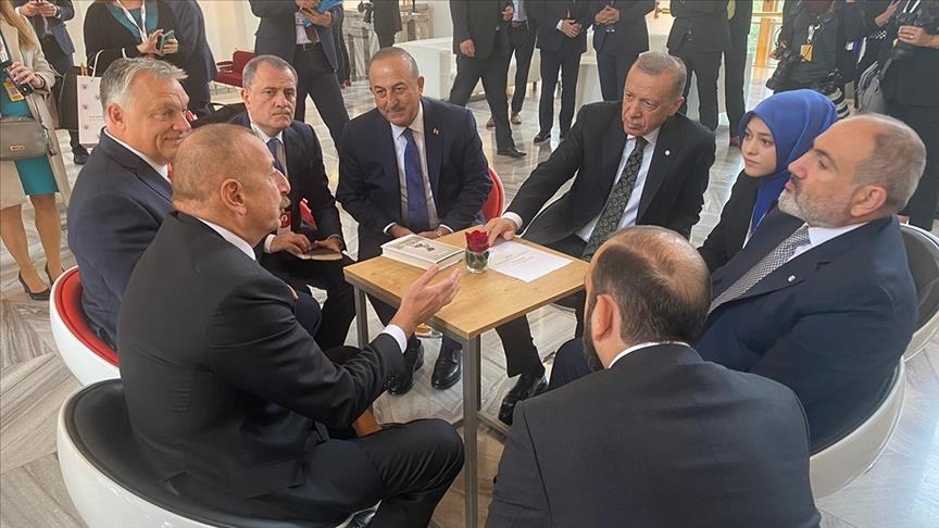 lideret-e-turqise,-azerbajxhanit-dhe-armenise-takohen-para-samitit-te-prages