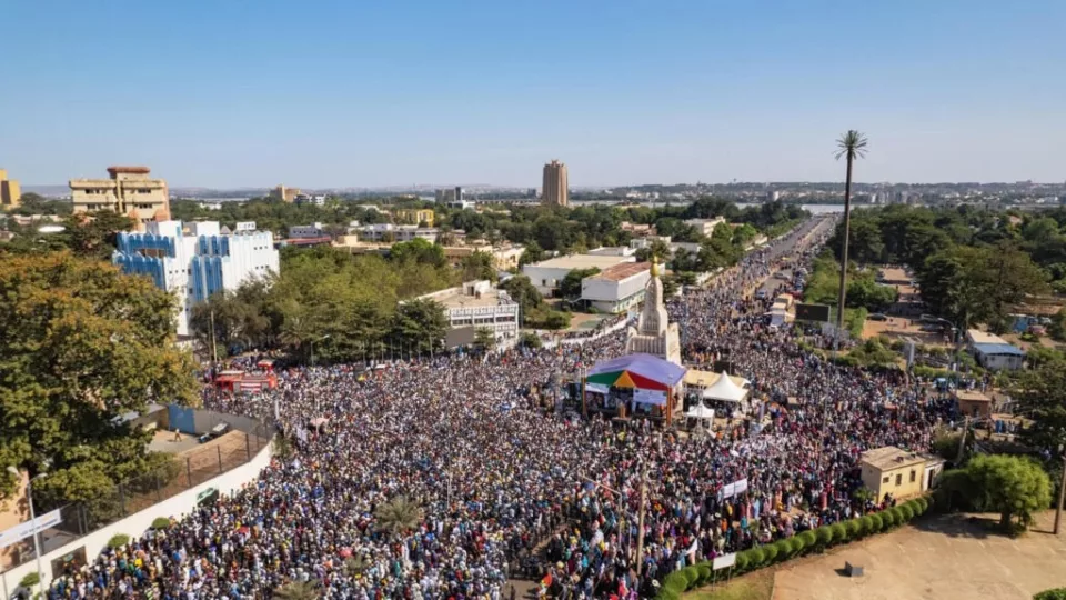 mijera-njerez-organizojne-protesta-ne-mali-per-videon-kunder-islamit-–-video