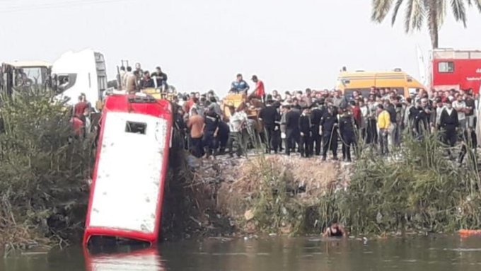 egjipt,-autobusi-bie-ne-kanal,-te-pakten-21-te-vdekur-–-video