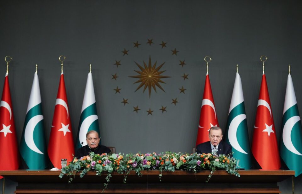 erdogan:-turqia-zhvillon-me-shpejtesi-bashkepunimin-trepalesh-me-pakistanin-dhe-azerbajxhanin