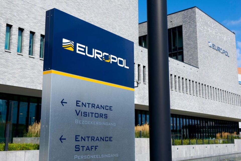 europol:-44-te-arrestuar,-pjese-e-nje-prej-rrjeteve-me-kriminale-ne-evrope-–-video