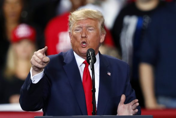 trump-perballet-serish-me-drejtesine,-ka-prova-te-reja-per-mashtrim