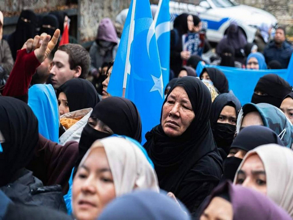 ujguret-ne-ekzil-ne-turqi-protestojne-kunder-“gjenocidit-kinez”