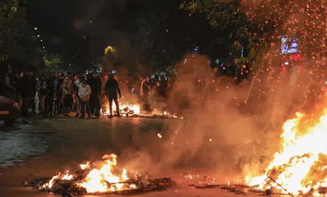 protesta-te-dhunshme-ne-greqi-pasi-nje-djali-rom-u-qellua-nga-policia