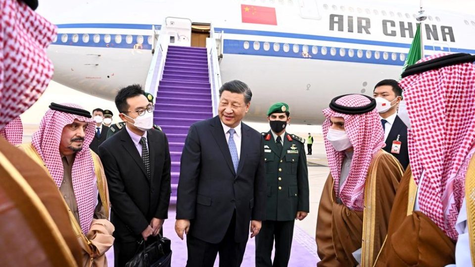 presidenti-kinez-mberrin-per-vizite-zyrtare-ne-arabine-saudite