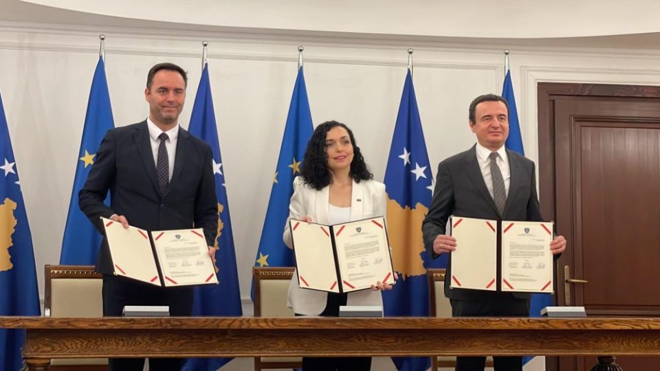 kosova-zyrtarisht-aplikon-per-anetaresim-ne-bashkimin-evropian
