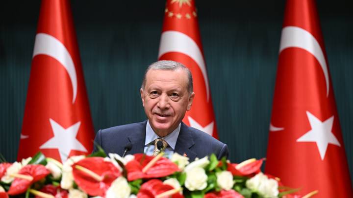 erdogan:-ne-vitin-2023-paga-minimale-ne-turqia-do-te-rritet-me-54.5%