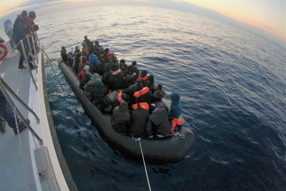 roja-bregdetare-turke-shpetoi-32-emigrante-te-parregullt-ne-brigjet-e-detit-egje