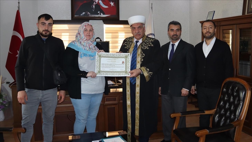 turqi,-turistja-britanike-pranon-islamin