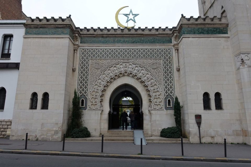 xhamia-e-madhe-ne-paris-padit-shkrimtarin-francez-per-komente-antiislame