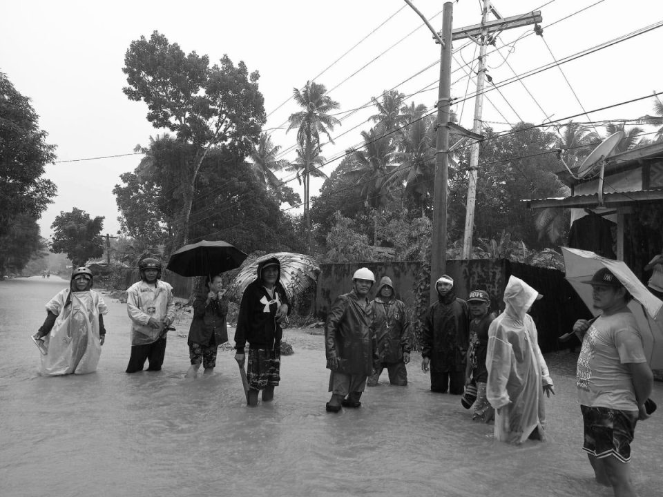 filipine-–-dhjetera-viktima-dhe-mbi-500-000-te-prekur-nga-permbytjet