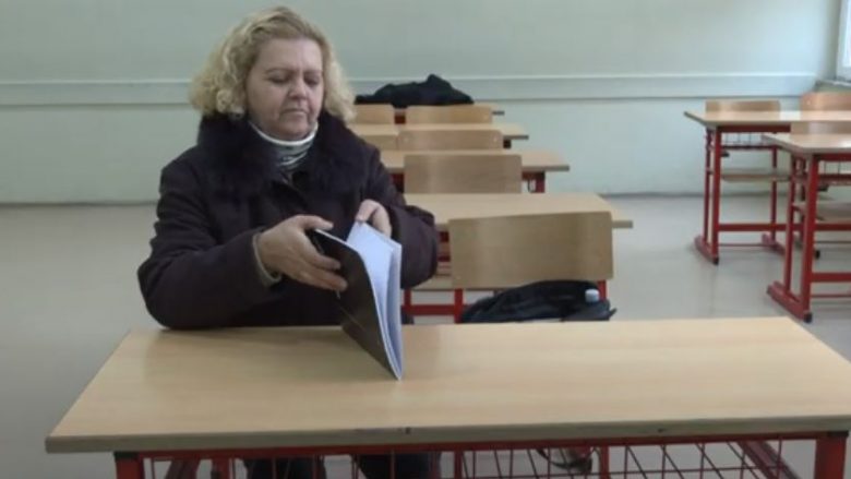 kurre-nuk-eshte-vone:-54-vjecarja-ne-shkollen-fillore