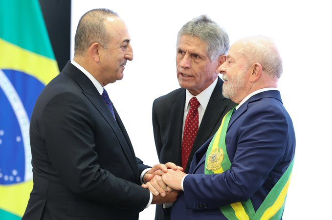 ministri-i-jashtem-turk-mori-pjese-ne-ceremonine-e-betimit-te-presidentit-brazilian