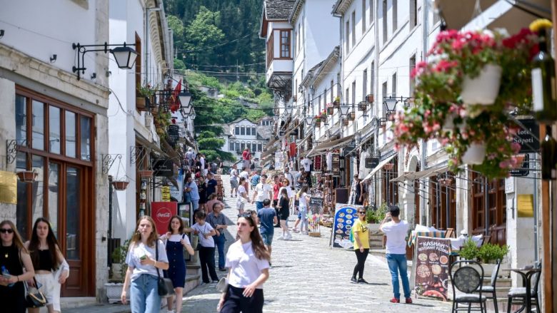 mbi-7-milione-turiste-vizituan-shqiperine-gjate-vitit-2022