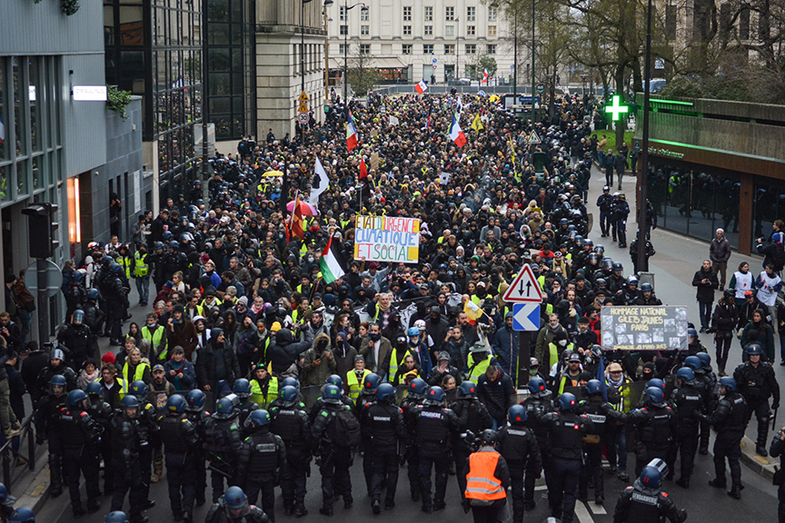 paris,-mijera-njerez-ne-proteste-kunder-qeverise-franceze-–-video