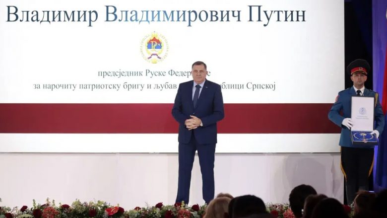 dodik-vazhdon-me-avazin-e-vjeter,-nderon-putinin-me-“medaljen-e-nderit”