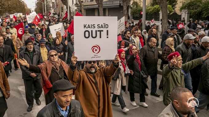 mijera-protestues-ne-tunizi-ne-diten-e-demokracise,-tunizianet-protestojne-kunder-regjimit