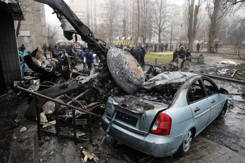 rrezohet-nje-helikopter-afer-kievit,-humbin-jeten-16-persona-perfshire-ministrin-e-brendshem-ukrainas
