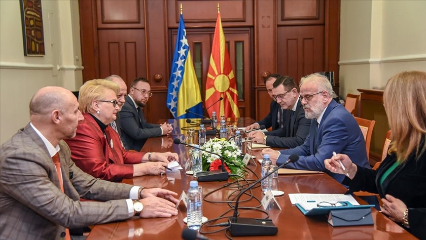 maqedoni-e-veriut,-kryeparlamentari-xhaferi-pret-ne-takim-ministren-e-jashtme-te-beh-se