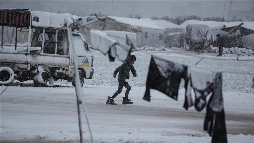 reshje-bore-ne-sirine-veriore,-mijera-refugjate-perballen-me-kushte-te-veshtira-dimri