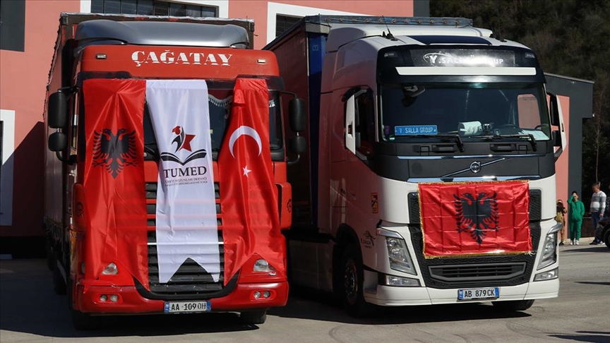 shqiperi,-nisen-drejt-turqise-dy-kamione-me-ndihma-te-ndryshme